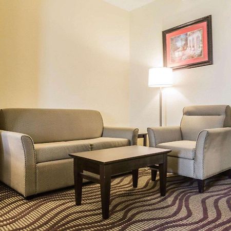 Quality Inn & Suites North Монтгомъри Екстериор снимка