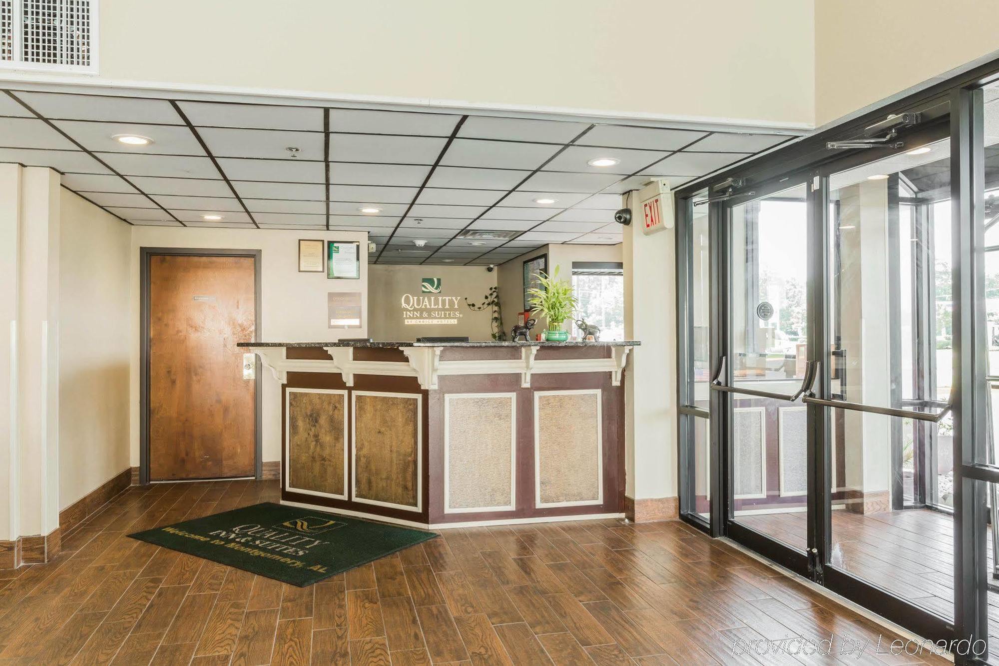 Quality Inn & Suites North Монтгомъри Екстериор снимка