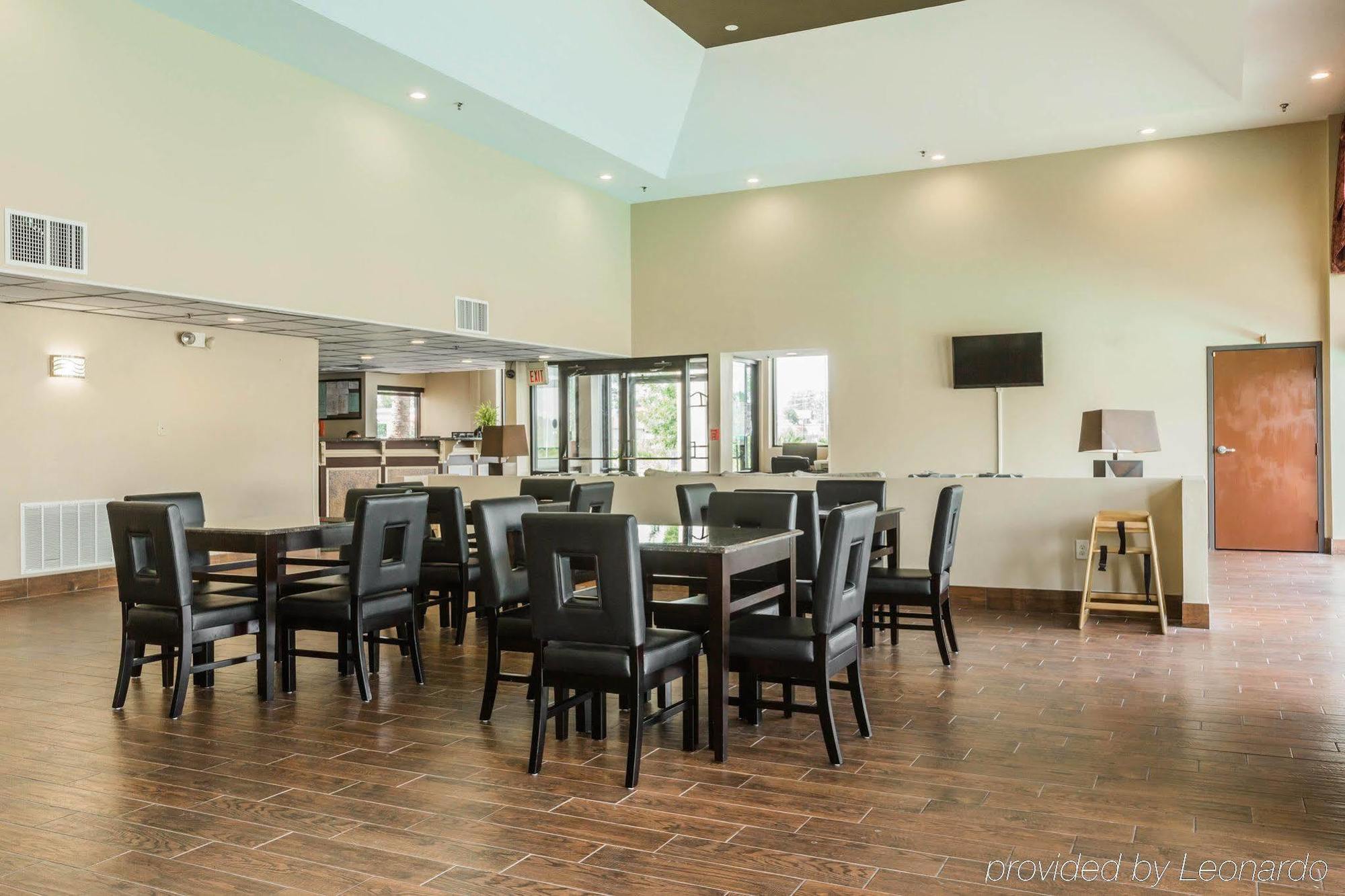 Quality Inn & Suites North Монтгомъри Екстериор снимка