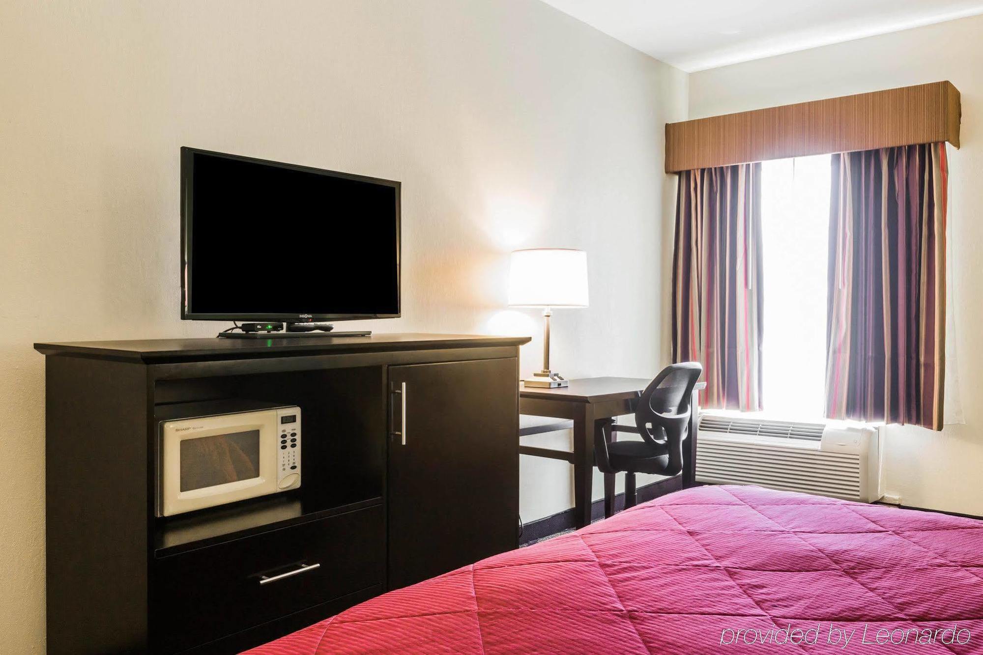 Quality Inn & Suites North Монтгомъри Екстериор снимка