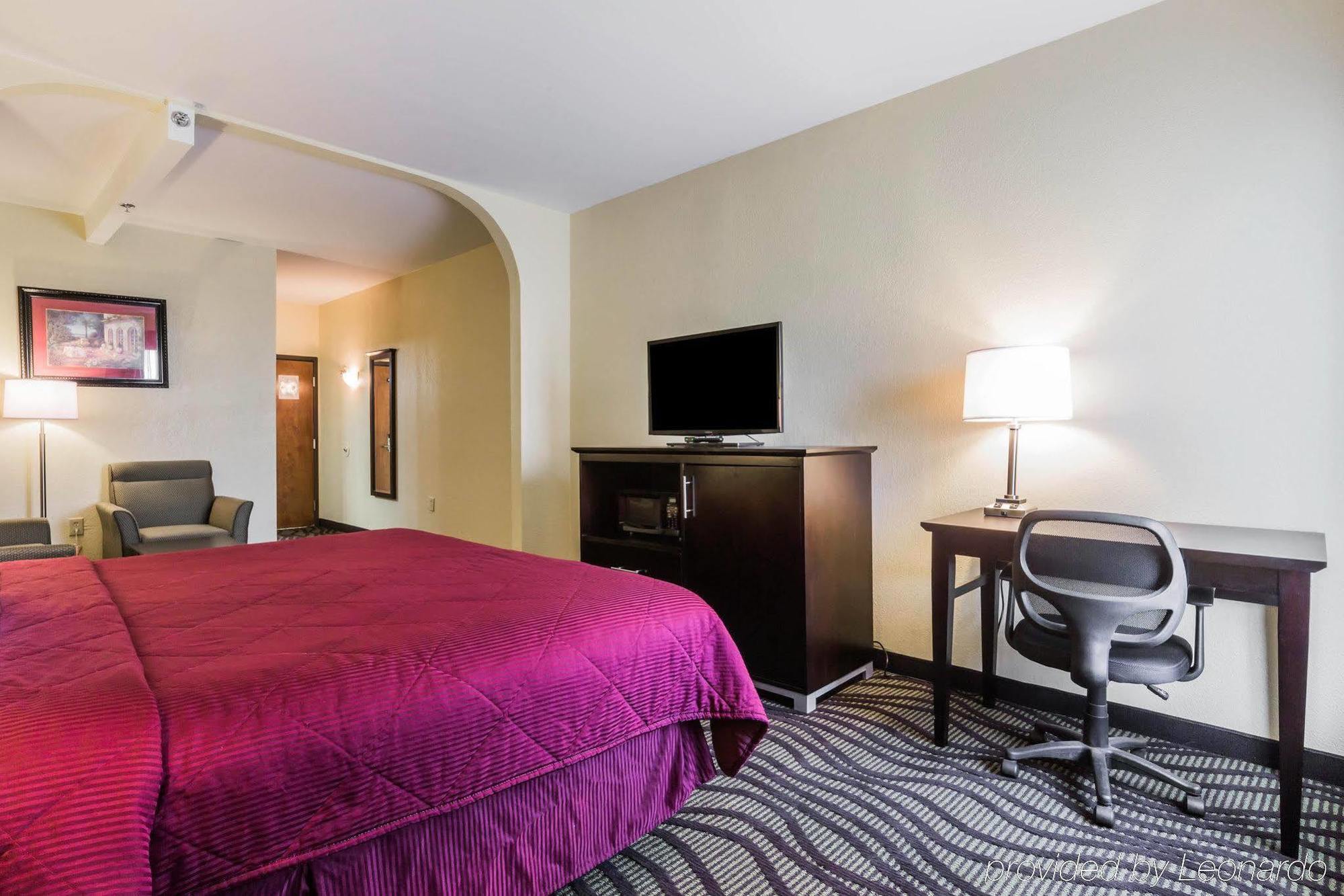 Quality Inn & Suites North Монтгомъри Екстериор снимка