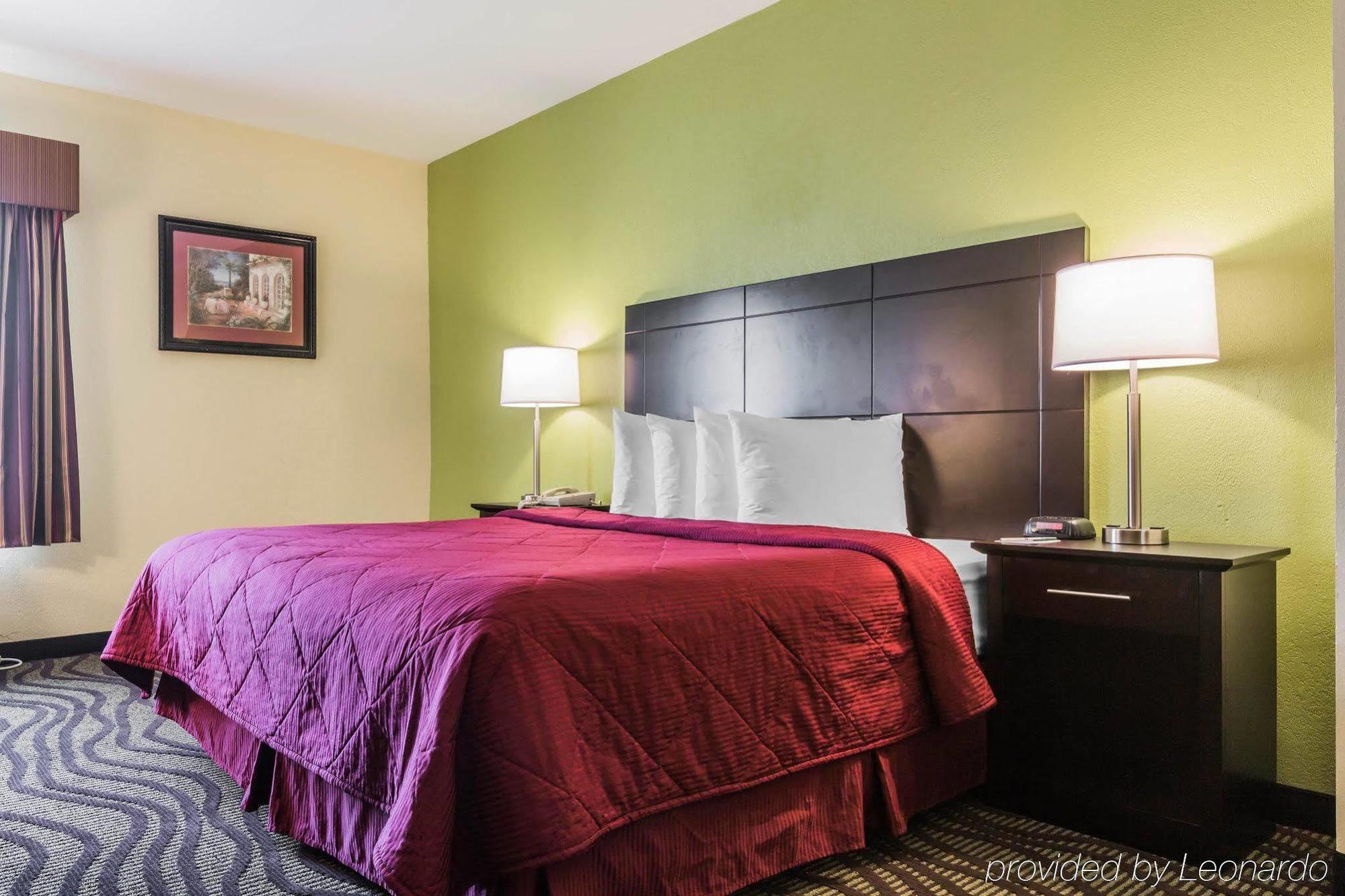Quality Inn & Suites North Монтгомъри Екстериор снимка