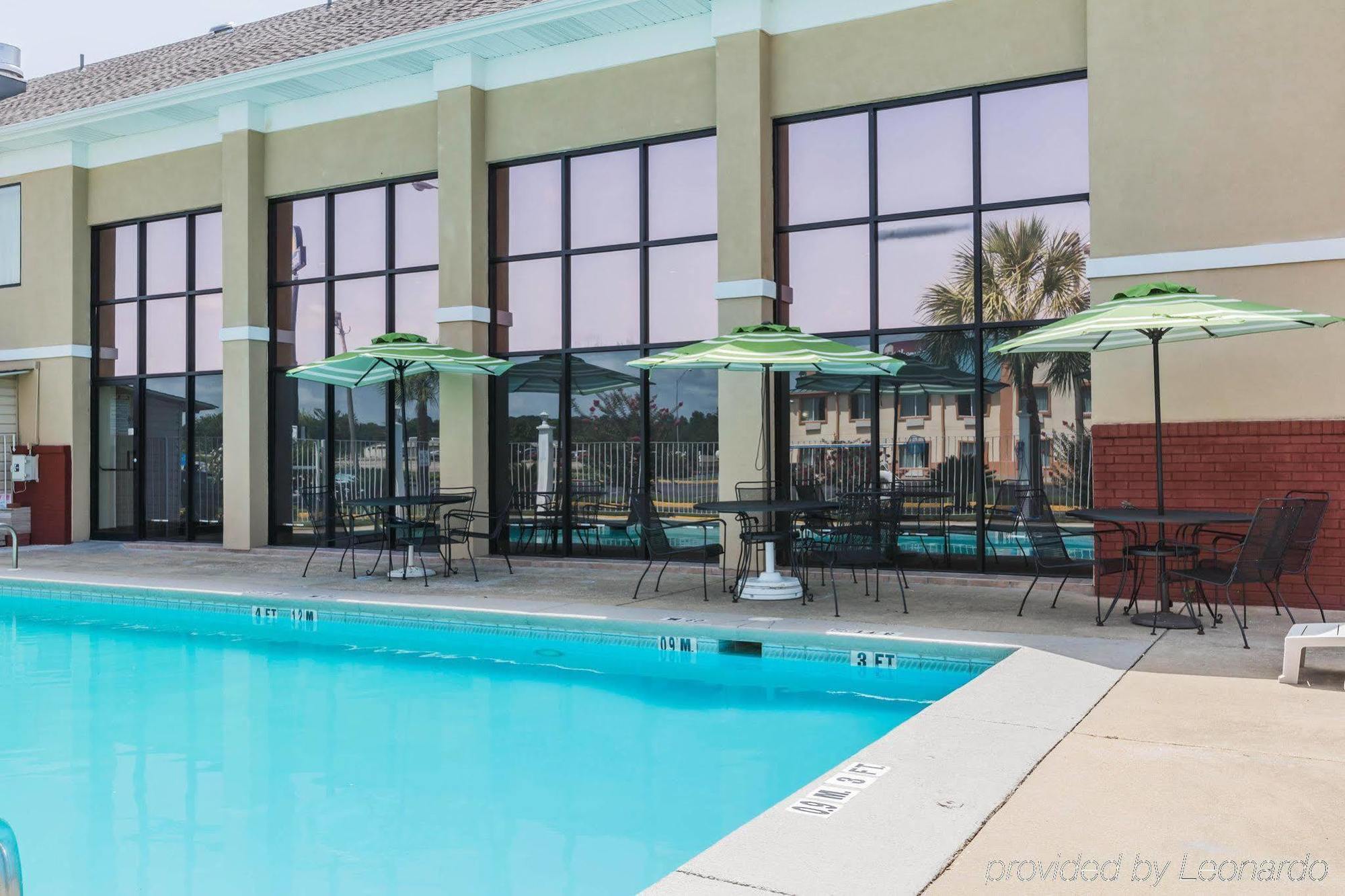 Quality Inn & Suites North Монтгомъри Екстериор снимка