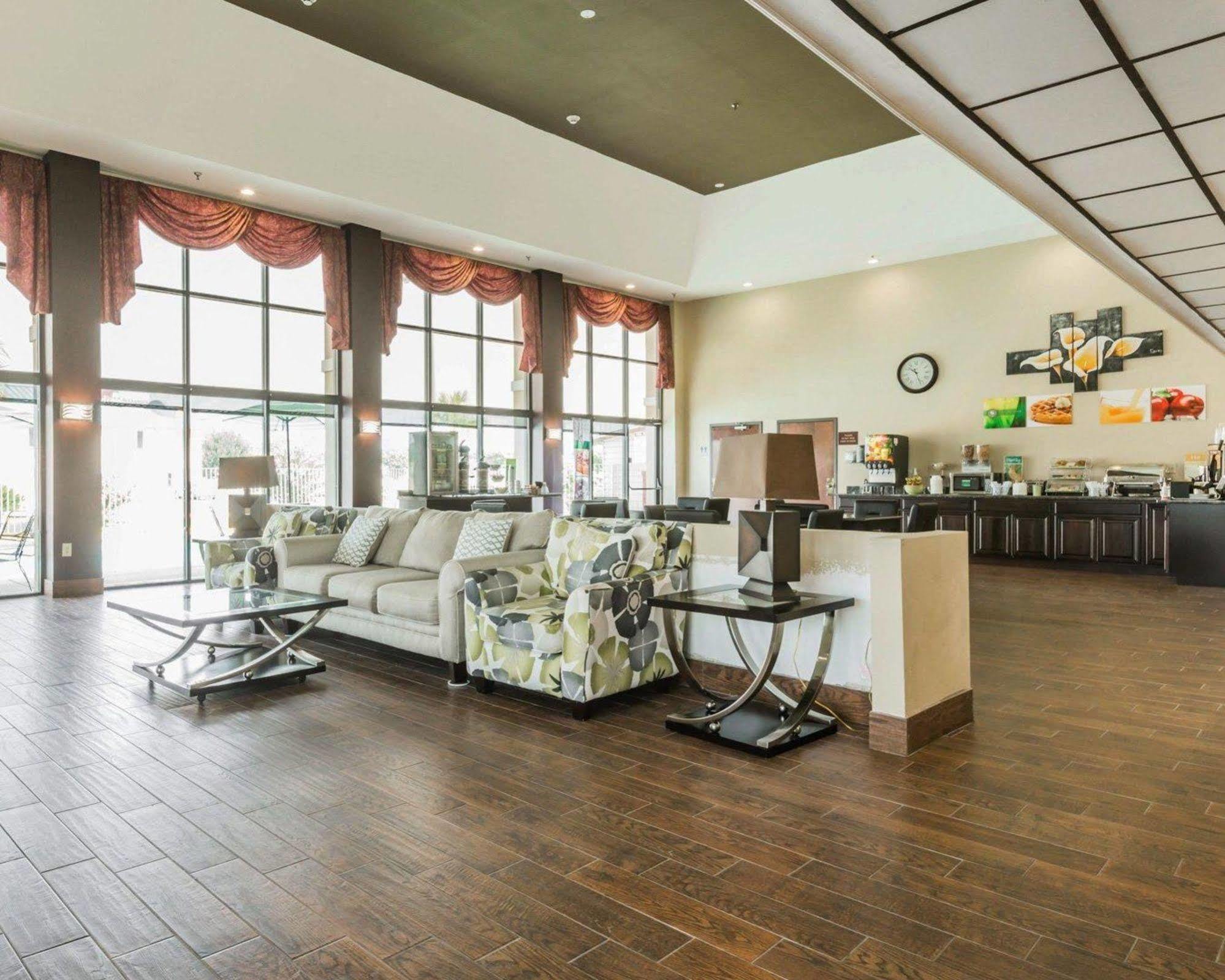 Quality Inn & Suites North Монтгомъри Екстериор снимка