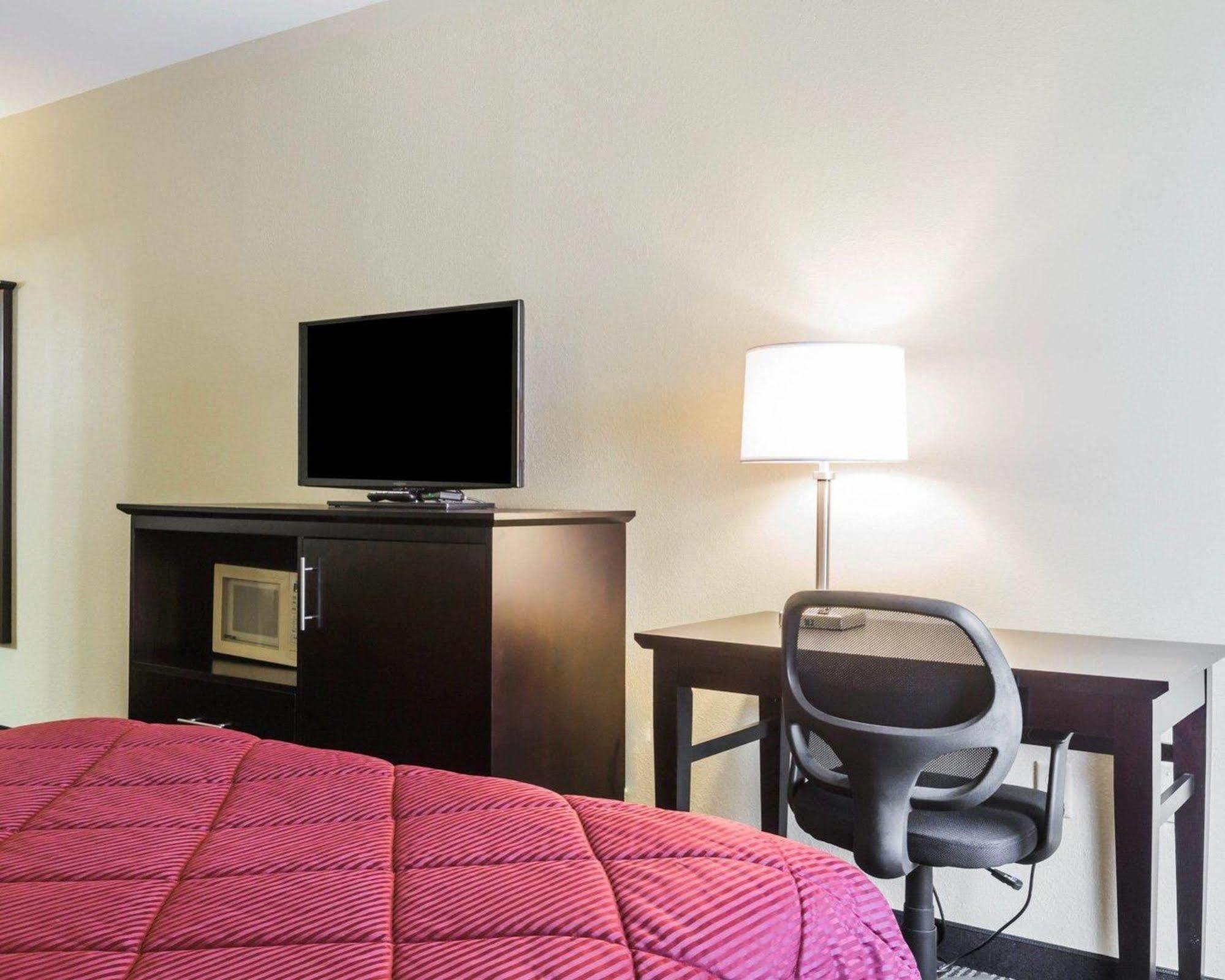 Quality Inn & Suites North Монтгомъри Екстериор снимка