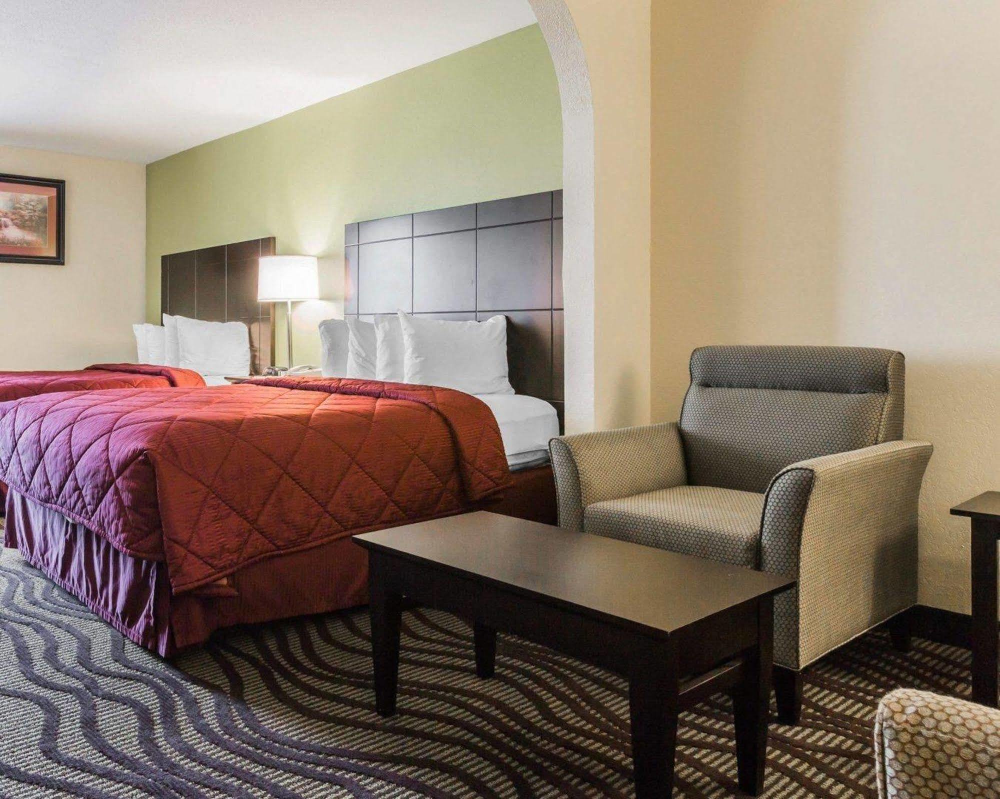 Quality Inn & Suites North Монтгомъри Екстериор снимка
