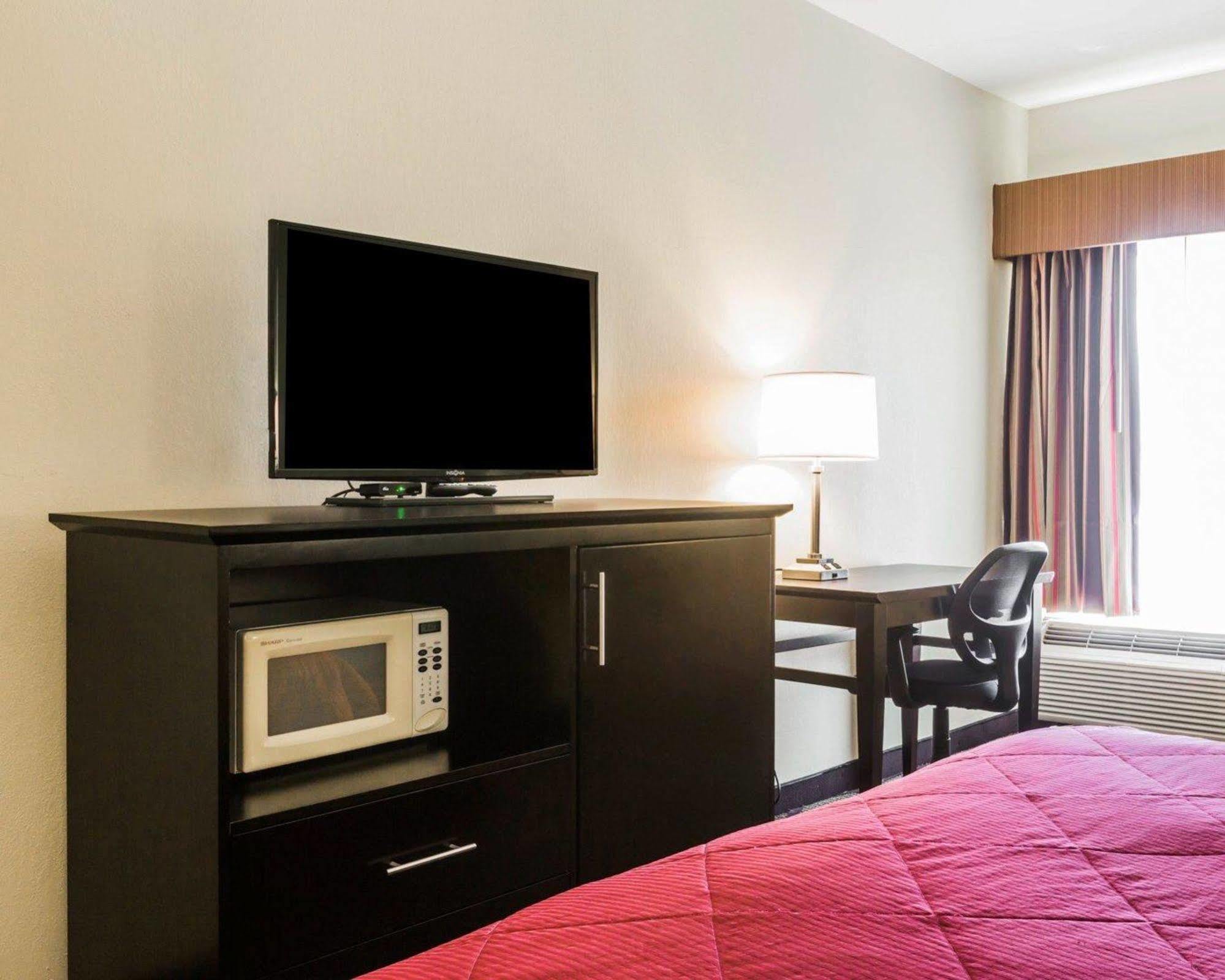 Quality Inn & Suites North Монтгомъри Екстериор снимка