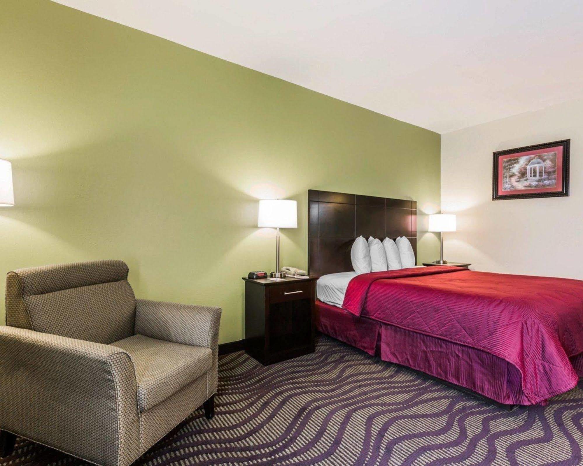 Quality Inn & Suites North Монтгомъри Екстериор снимка