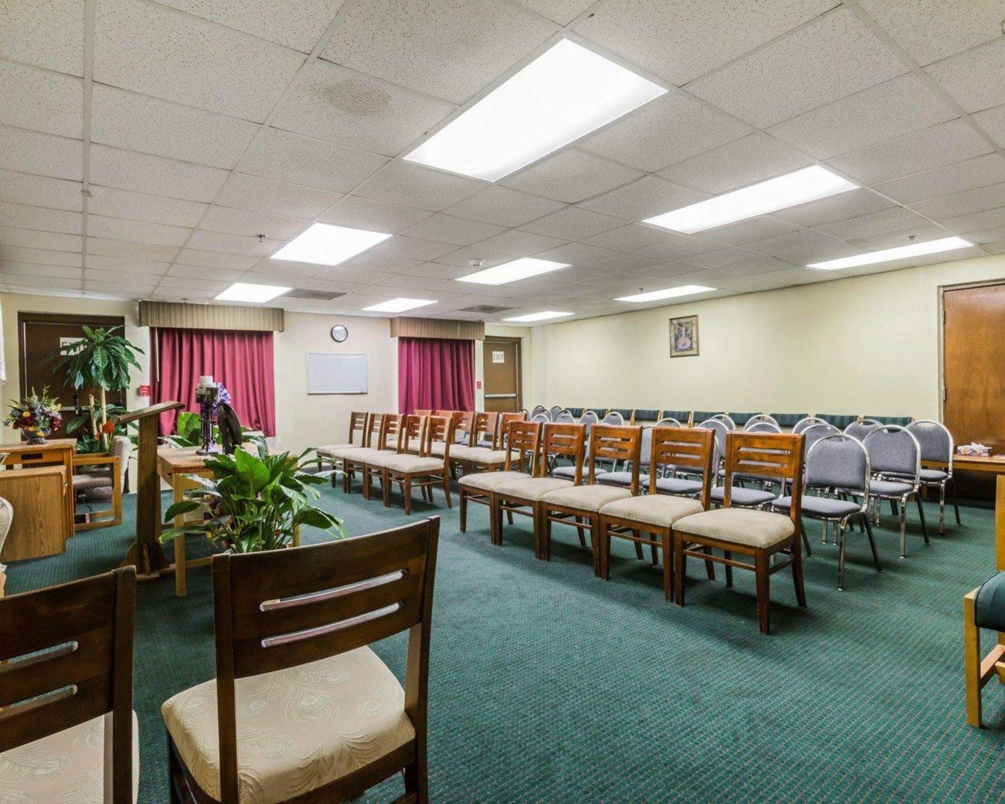 Quality Inn & Suites North Монтгомъри Екстериор снимка