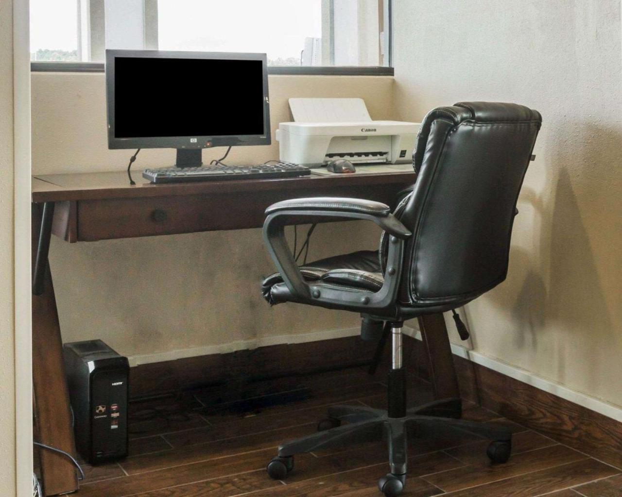 Quality Inn & Suites North Монтгомъри Екстериор снимка