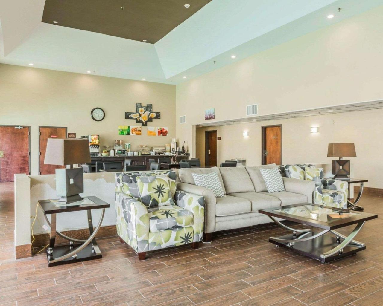 Quality Inn & Suites North Монтгомъри Екстериор снимка