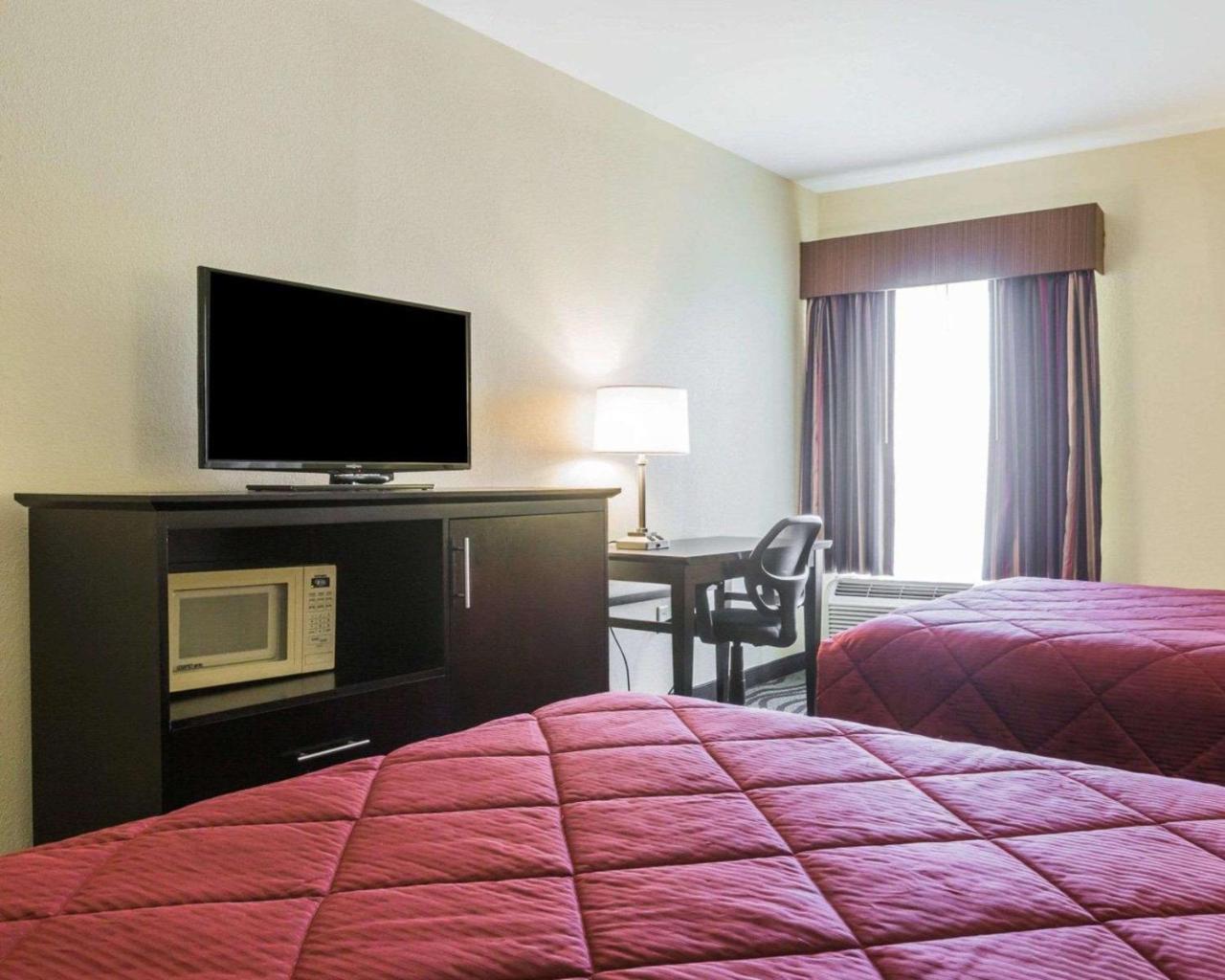 Quality Inn & Suites North Монтгомъри Екстериор снимка