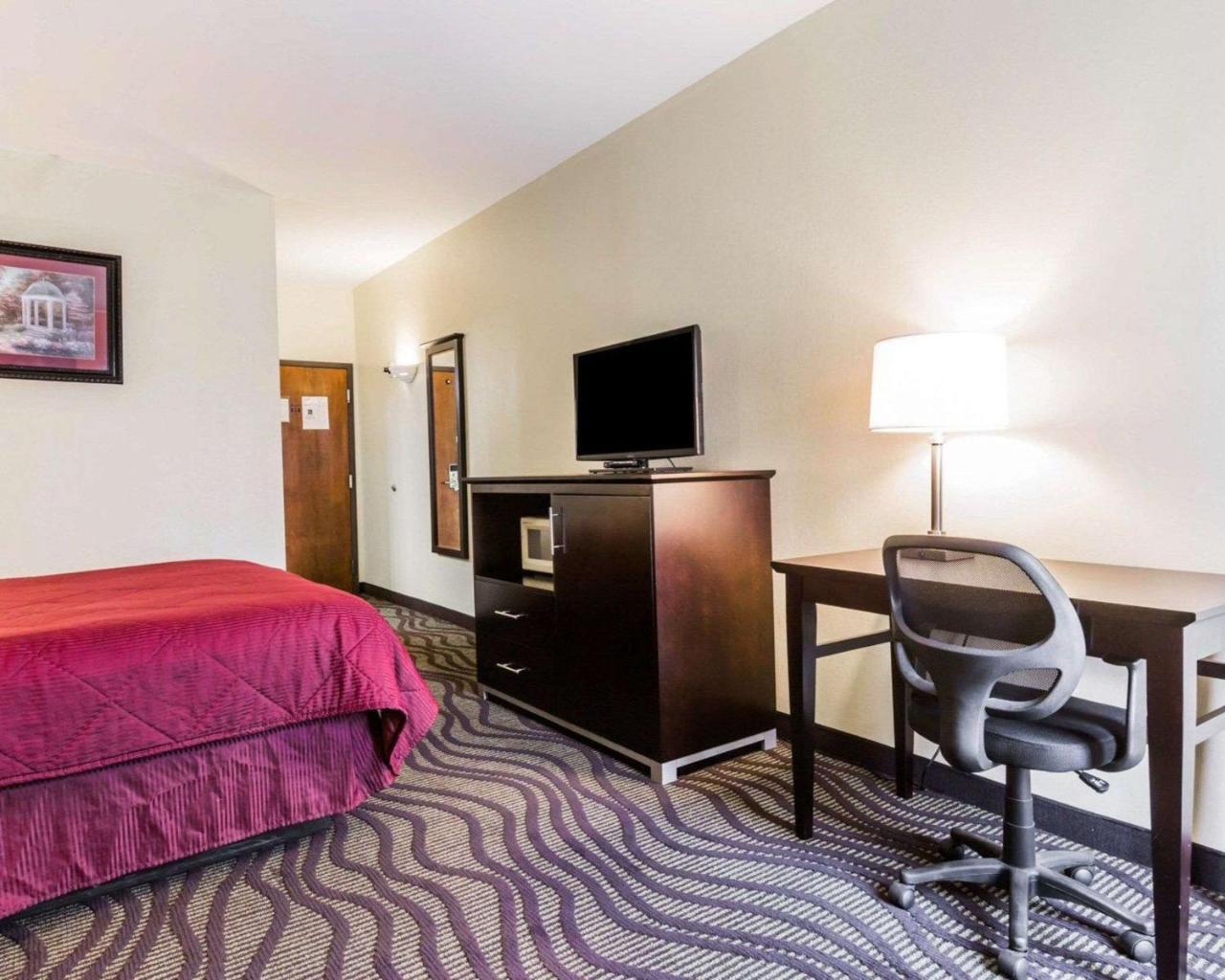Quality Inn & Suites North Монтгомъри Екстериор снимка