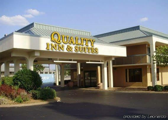 Quality Inn & Suites North Монтгомъри Екстериор снимка